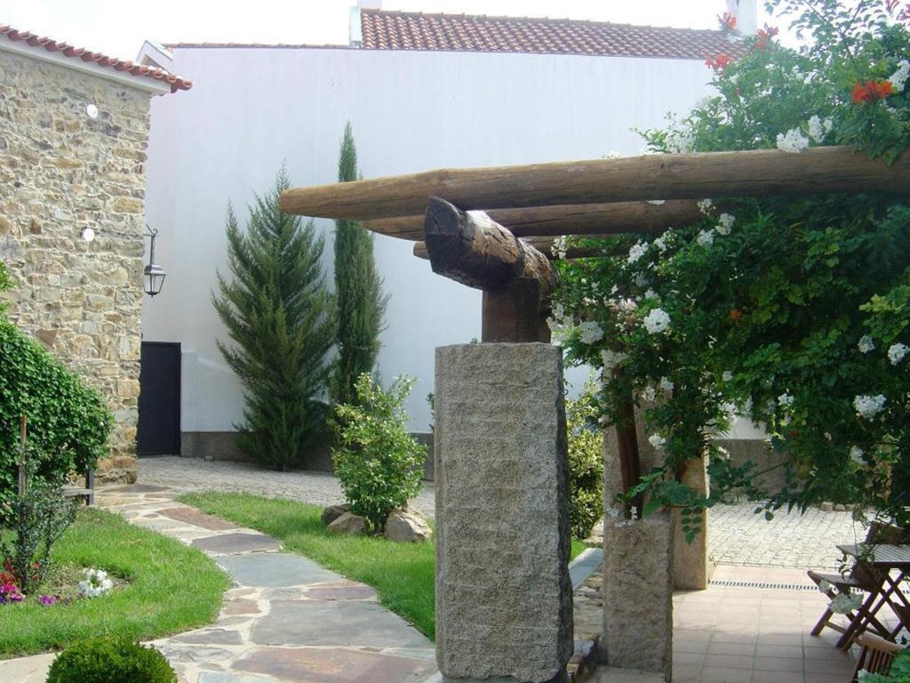 Casa Santa Catarina Hotell Penha Garcia Eksteriør bilde